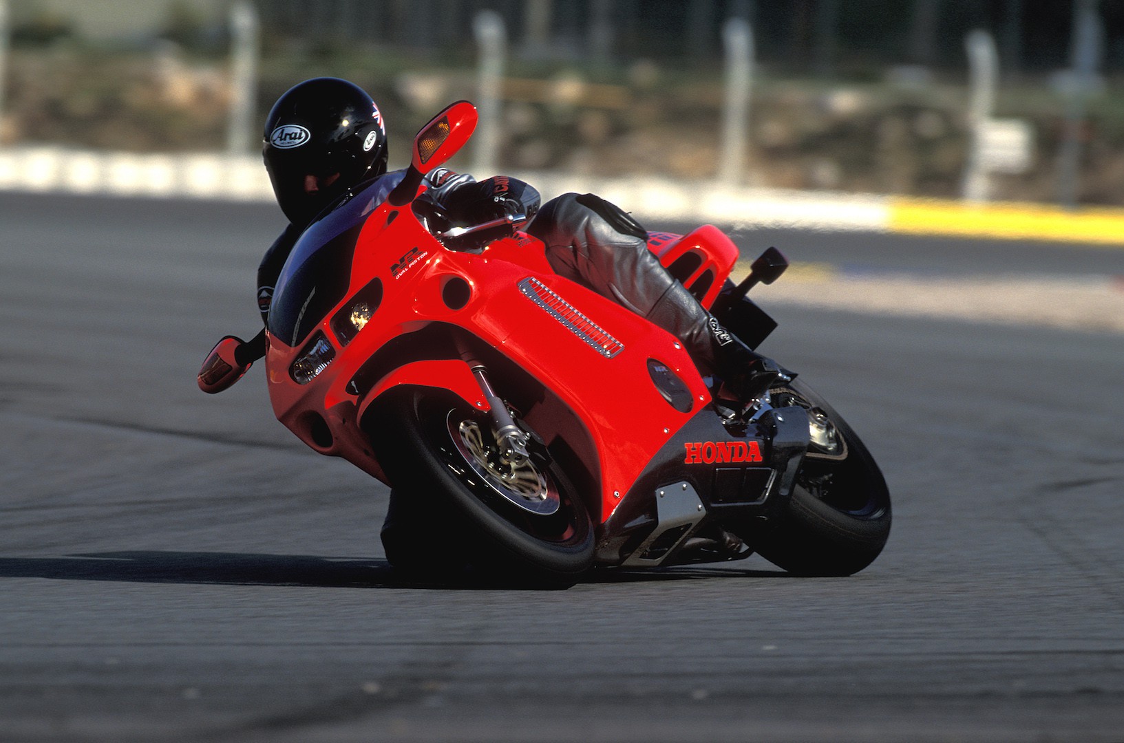 ජපන් ඉංජිනේරු විද්යාවේ අමරණීය සළකුණ Honda NR750