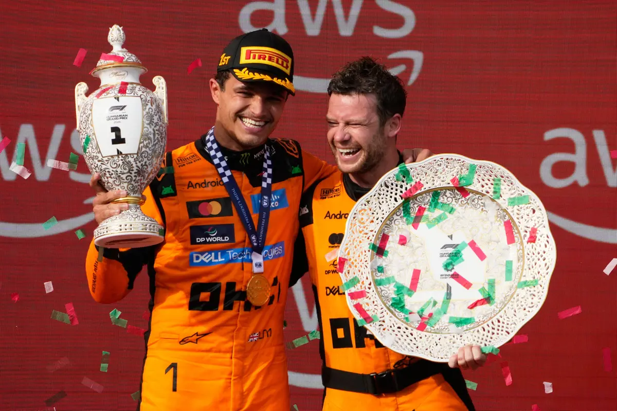 වට 6කින් තරගයම කණපිට පෙරළූ Lando Norris