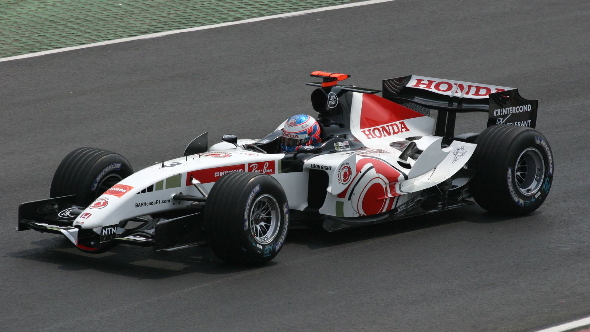 F1 ලෝකය ගිනි ගත් Buttonගේ මිලියන ගණනක ගිවිසුම් අර්බුධය